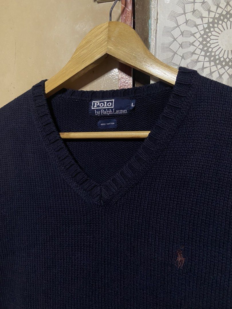RALPH LAUREN KNITTED VEST 🤩😎 (Category: Vests) located in Quezon City. Submitted by trezzzz (Listing ID 1470804959, Image 2). Description: •No issue •Excellent Condition 🤩 •Medium - Large ALREADY WASHED 👕 850 freeshipped (from 1600) ⭐️⭐️.