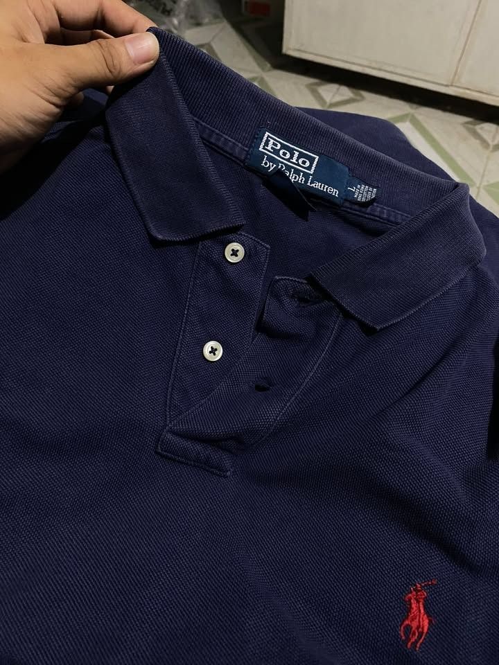 Ralph Lauren Mesh Navy Blue (Category: Tshirts & Polo Shirts ) located in Caloocan City. Submitted by lthrifts993 (Listing ID 1470850244, Image 2). Description: Ralph Lauren Mesh Navy Blue 22.5x28 Color Rate: 8.5/10 Issue: Slits.