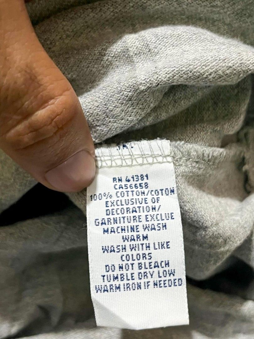 RALPH LAUREN POLO SHIRT (Category: Tshirts & Polo Shirts ) located in Davao. Submitted by blazing.rachel02 (Listing ID 1470847226, Image 3). Description: Small on tag 20 x 28 front 29 back (fits medium) Bagong bago pa No issue.