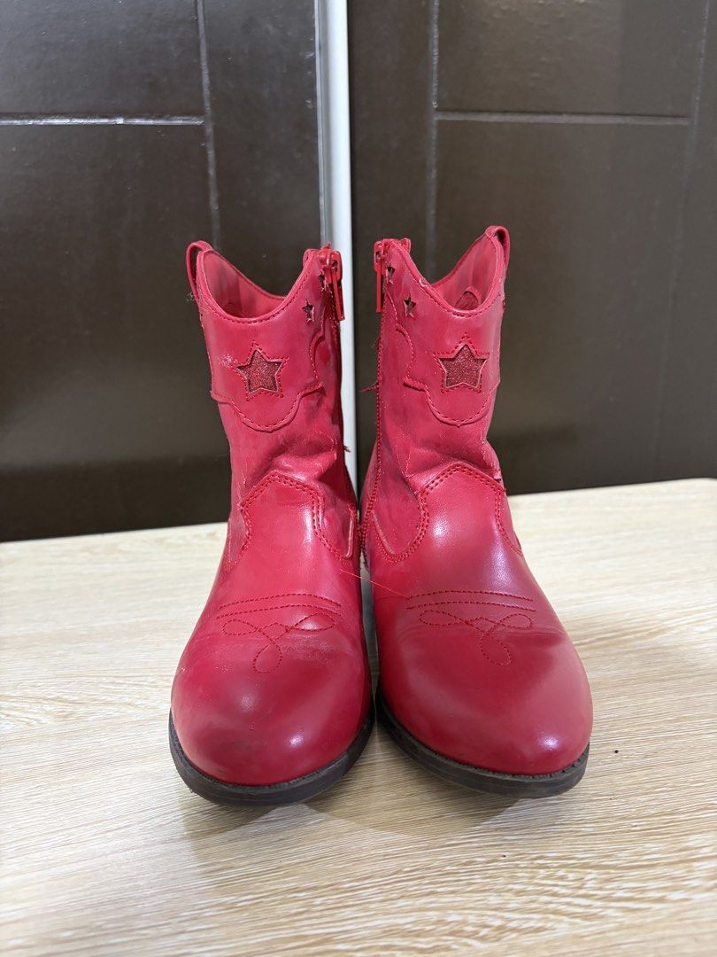 Red Cowboy Boots with Star Details (Category: Boots) located in Paranaque City. Submitted by kaaatelyn (Listing ID 1470850537, Image 2). Description: - gymboree brand - size 12 kids.