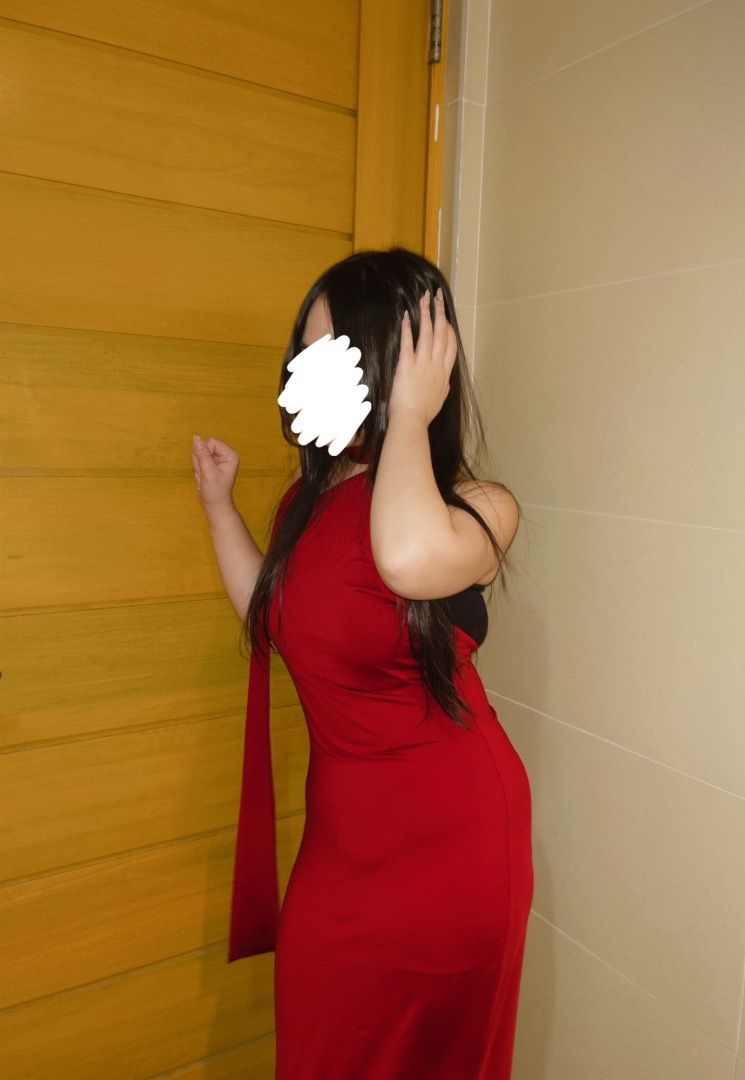 Red Long Evening Dress Halter Neck (Category: Evening dresses & gowns) located in Manila. Submitted by ayoshiko (Listing ID 1470895329, Image 2). Description: size small to semi medium loc: Makati City used once only.