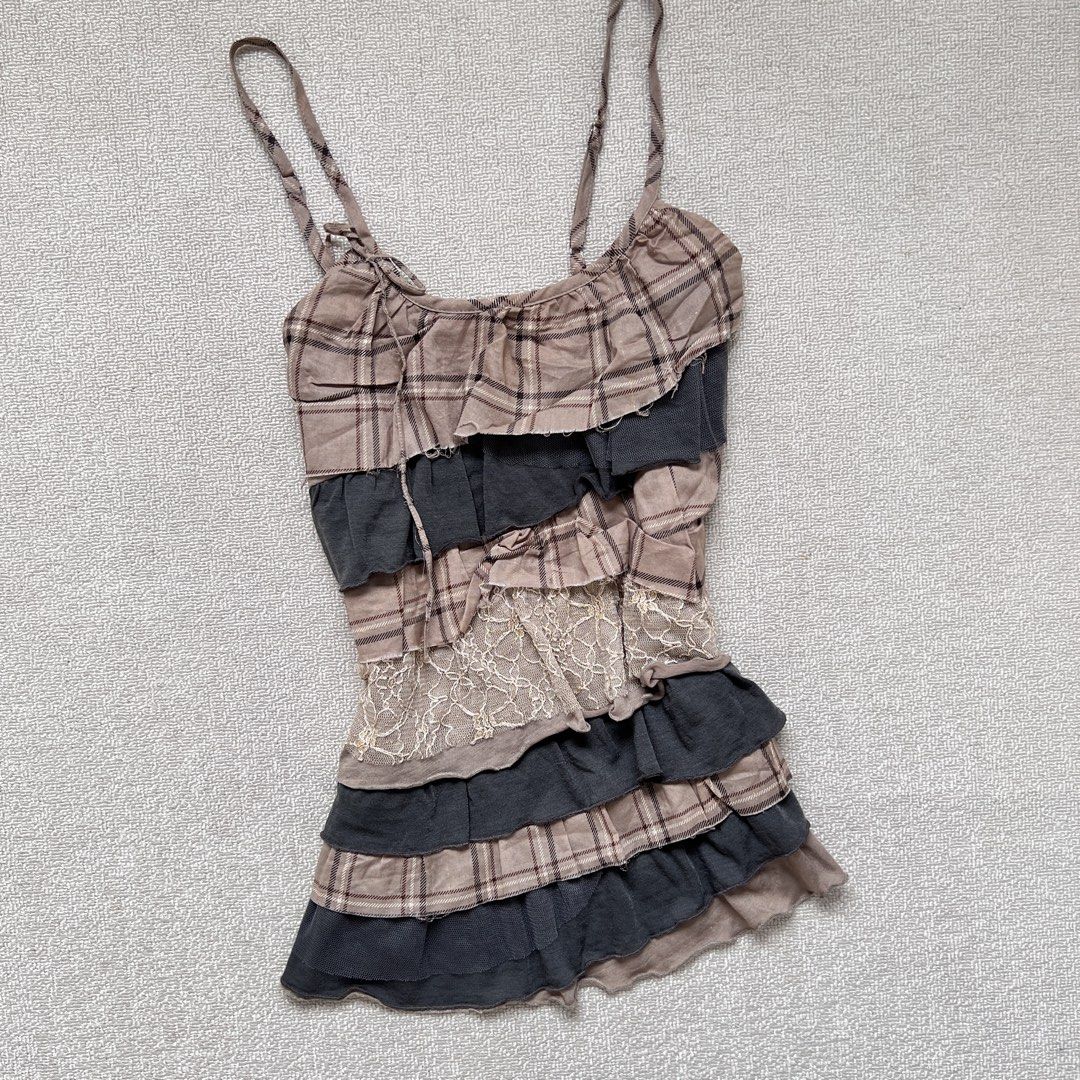 redwood layered multi-fabric morikei cami top (Category: Sleeveless) located in Limay. Submitted by budolfindsrawrawr (Listing ID 1470753499, Image 2). Description: redwood layered multi-fabric morikei cami top - fits s/m l21 b28-34 - in excellent condition .