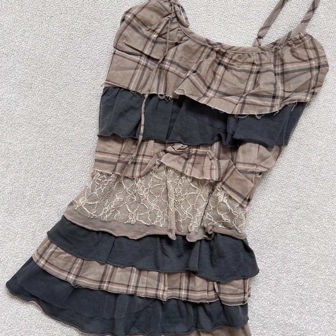 redwood layered multi-fabric morikei cami top (Category: Sleeveless) located in Limay. Submitted by budolfindsrawrawr (Listing ID 1470753499, Image 3). Description: redwood layered multi-fabric morikei cami top - fits s/m l21 b28-34 - in excellent condition .