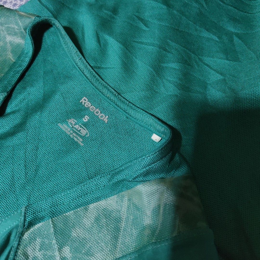 Reebok Emerald Green Compression Tank Top – Size Small to Medium (Category: Activewear) located in Baguio. Submitted by pisces_beattidue23 (Listing ID 1470874577, Image 3). Description: .