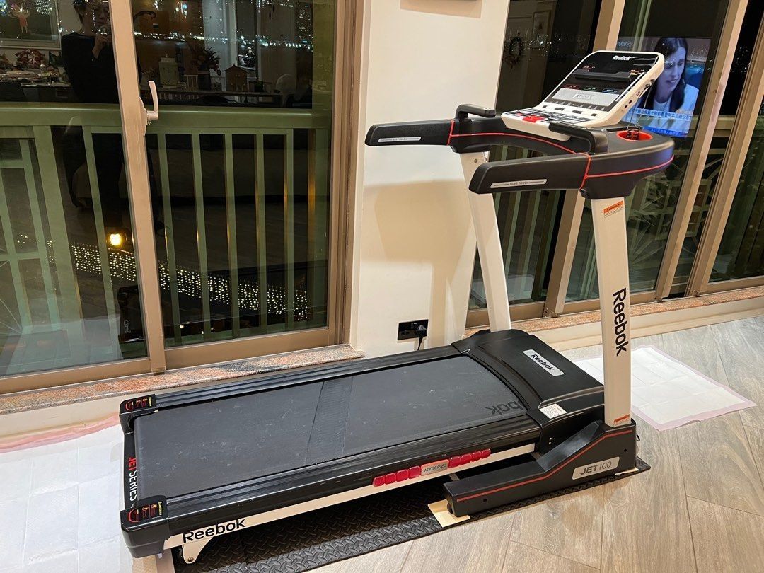 Reebok Jet 100 Treadmill 跑步機, 運動產品, 運動與健身, 運動與健身 - 有氧健身器材 - Carousell
