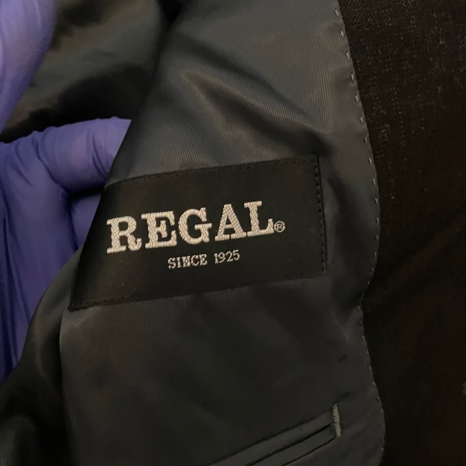 REGAL Black 3-Button 2-Piece Set Wool Suit Woolmark Certified Large 34W (Category: Sets & Coordinates) located in Manila. Submitted by nellyfrustrado (Listing ID 1470795464, Image 3). Description: Item Specifics: Brand: REGAL Since 1925 (A classic menswear label producing high-quality garments for the Japanese domestic market, separate from the renowned shoemaker) Material: Outer is 100% Pure New Wool (毛 100%) bearing the authentic Woolmark certi