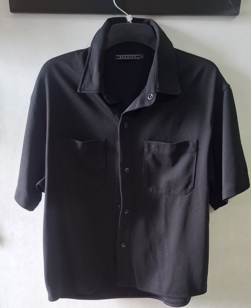 Regatta Black Textured Short Sleeve Button Down Shirt Size L (Category: Tshirts & Polo Shirts ) located in Taguig. Submitted by atticusmerch (Listing ID 1470780277, Image 1). Description: - Brand: Regatta - Color: Classic Black - Size: Large (L) - Design: Short-sleeve button-down with textured fabric weave and back yoke detail - Pockets: Two front chest pockets, with embroidered logo detail on one - Condition: Clean, excellent pre-loved condition
