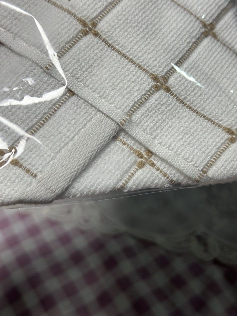 Renoma Face Towel (Category: Bedding & Towels) located in Davao. Submitted by favoritepreloved (Listing ID 1470859341, Image 2). Description: .
