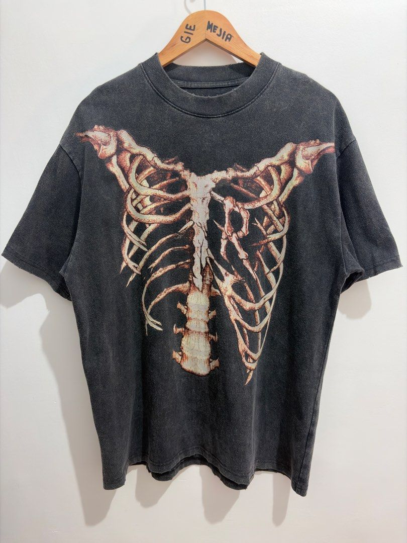 Represent Bones T-Shirt disstress (Category: Tshirts & Polo Shirts ) located in Bayambang. Submitted by frugal_vouge (Listing ID 1470783446, Image 1). Description: Size small Large fitting.