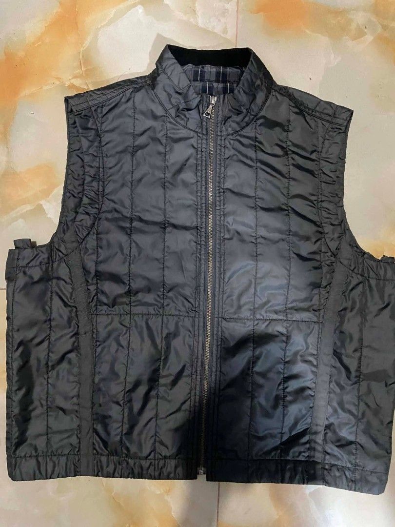 Reversible Unisex Vest (Category: Vests) located in Subic. Submitted by thriftly.treasure (Listing ID 1470892275, Image 3). Description: Small-Medium new.