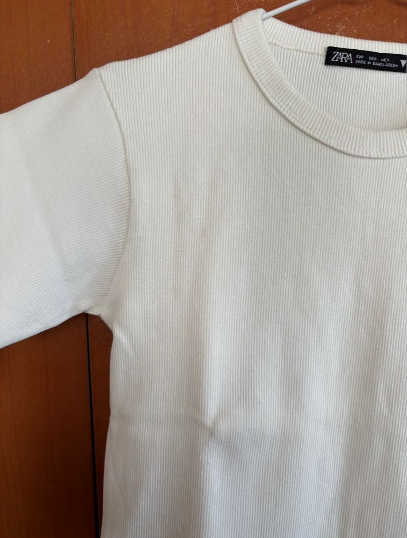 Ribbed Crew Neck Fitted Top (White) - Small to Medium (Category: Shirts) located in Rizal. Submitted by loveyumiii (Listing ID 1470916539, Image 3). Description: ✨Buy 3 or more items and get a random top for free!!✨ FLAT LAY MEASUREMENTS Shoulder: 13.5 inches Bust: 15 inches Waist: 16 inches Length: 19 inches ——————————————— SIZE: Small to Medium COLOR: White MATERIAL: Ribbed Knit STYLE: Basic Casual, Korean Style, Minimalist, Capsule Wardrobe DE