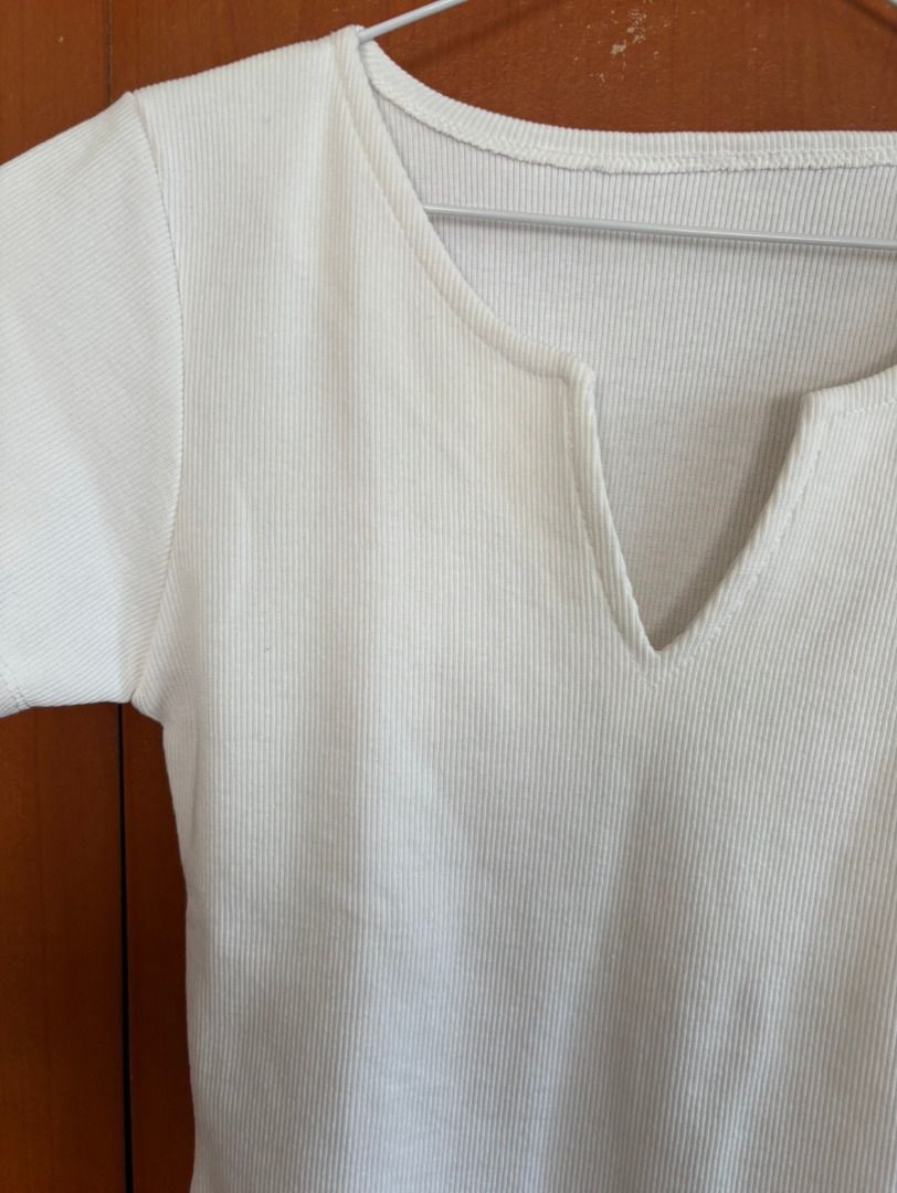 Ribbed Split Notch Neck Short Sleeve Top (White) - Small to Medium (Category: Shirts) located in Rizal. Submitted by loveyumiii (Listing ID 1470916743, Image 3). Description: ✨Buy 3 or more items and get a random top for free!!✨ FLAT LAY MEASUREMENTS Shoulder: 15 inches Bust: 15.5 inches Waist: 13.5 inches Length: 21 inches ——————————————— SIZE: Small to Medium COLOR: White MATERIAL: Ribbed Knit STYLE: Basic Casual, Korean Style, Minimalist, DETA