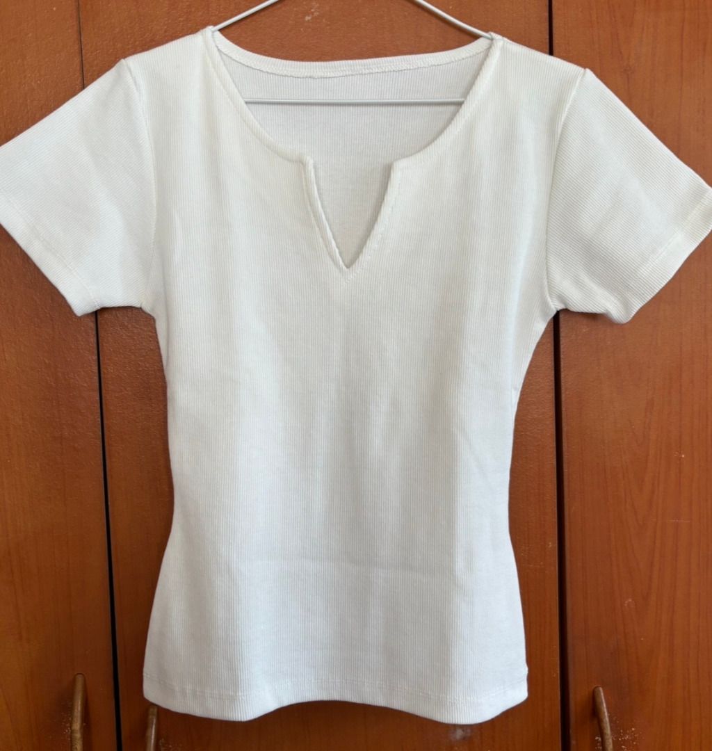 Ribbed Split Notch Neck Short Sleeve Top (White) - Small to Medium (Category: Shirts) located in Rizal. Submitted by loveyumiii (Listing ID 1470916743, Image 2). Description: ✨Buy 3 or more items and get a random top for free!!✨ FLAT LAY MEASUREMENTS Shoulder: 15 inches Bust: 15.5 inches Waist: 13.5 inches Length: 21 inches ——————————————— SIZE: Small to Medium COLOR: White MATERIAL: Ribbed Knit STYLE: Basic Casual, Korean Style, Minimalist, DETA