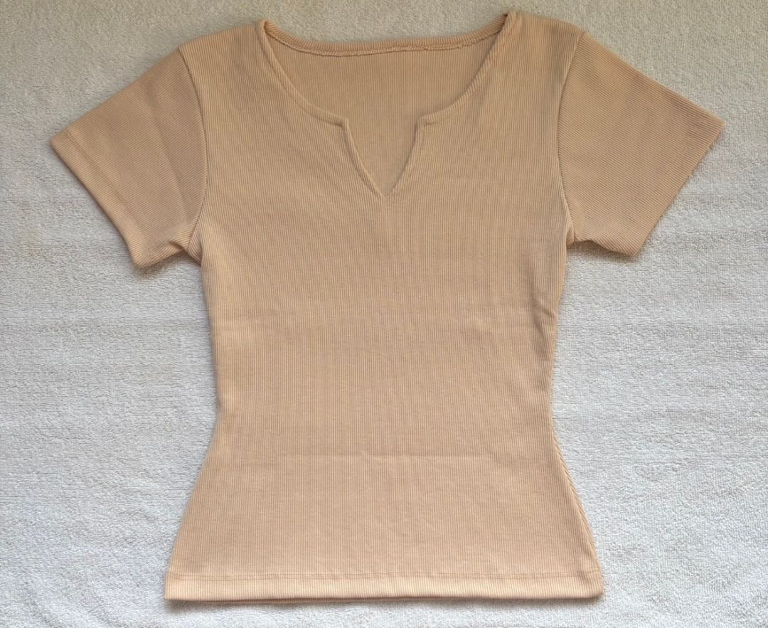Ribbed Split Notch Neck Short Sleeve Top (Nude) - Small to Medium (Category: Shirts) located in Rizal. Submitted by loveyumiii (Listing ID 1470916907, Image 2). Description: ✨Buy 3 or more items and get a random top for free!!✨ FLAT LAY MEASUREMENTS Shoulder: 15 inches Bust: 16 inches Waist: 13 inches Length: 21.5 inches ——————————————— SIZE: Small to Medium COLOR: Nude / Skintone MATERIAL: Ribbed Knit STYLE: Basic Casual, Korean Style, Minimalis