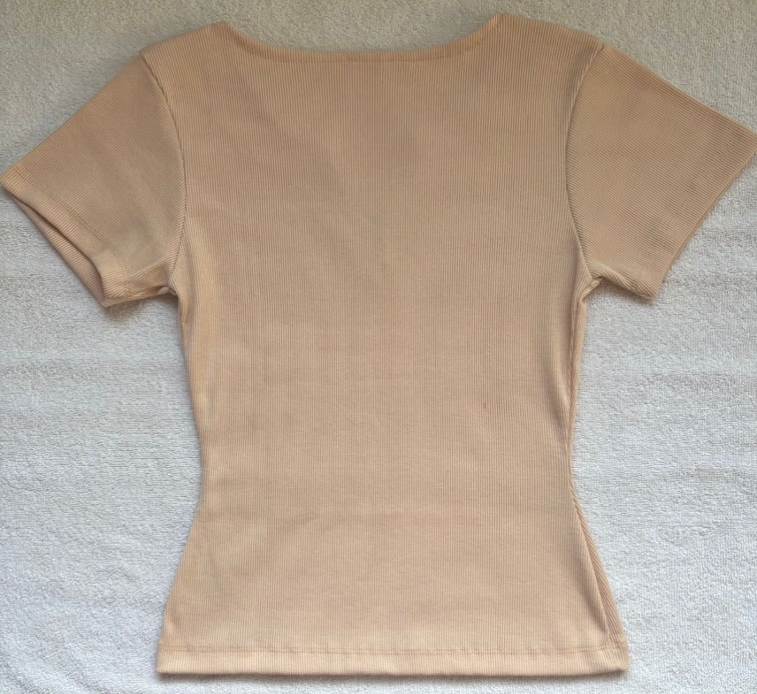 Ribbed Split Notch Neck Short Sleeve Top (Nude) - Small to Medium (Category: Shirts) located in Rizal. Submitted by loveyumiii (Listing ID 1470916907, Image 3). Description: ✨Buy 3 or more items and get a random top for free!!✨ FLAT LAY MEASUREMENTS Shoulder: 15 inches Bust: 16 inches Waist: 13 inches Length: 21.5 inches ——————————————— SIZE: Small to Medium COLOR: Nude / Skintone MATERIAL: Ribbed Knit STYLE: Basic Casual, Korean Style, Minimalis