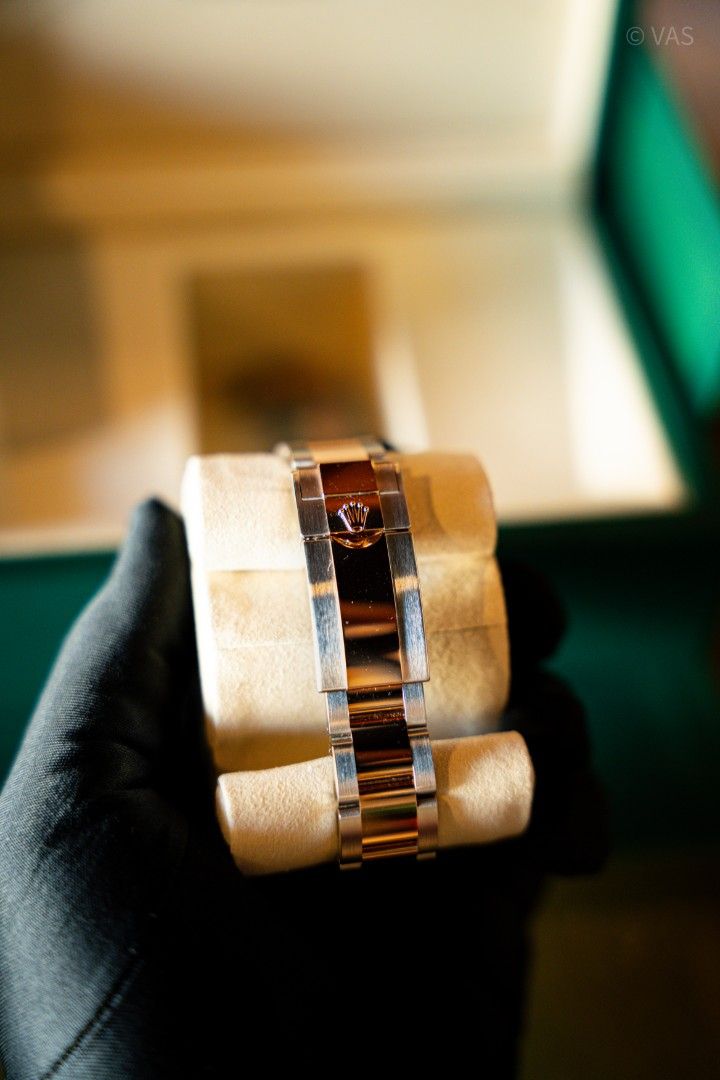 Rolex GMT-Master II Root Beer Everose Rolesor Watch (Category: Luxury Watches) located in Manila. Submitted by donvincenzo (Listing ID 1470770798, Image 3). Description: FOR SALE Brand New 2026 Rolex GMT-Master II "Root Beer" Ref. 126711CHNR Oystersteel and Everose Rolesor Brown/Black Cerachrom Bezel Oyster Bracelet Brand New | Full Set | 2026 Warranty Card Slightly Negotiable Open for Authentication (Buyer's Expense) Serious buyers only DM for i