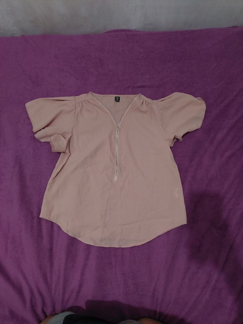 Rose Pink Zip Neck Flutter Sleeve Blouse (Category: Blouses) located in Bulacan. Submitted by nicschill18300 (Listing ID 1470871362, Image 2). Description: - Brand: Shein - Color: Rose pink - Size: XL - Details: Front zipper, cold-shoulder flutter sleeves, curved hemline - Fabric: Lightweight, perfect for warm weather or layering - Styling: Easily pairs with jeans or trousers - Features a V-neckline with a front zipper detail - Short sleeves with