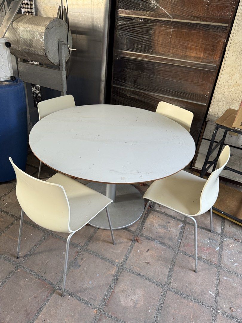 Round Dining Table With Four Cream Chairs (Category: Tables & Sets) located in Paranaque City. Submitted by _heysoftie (Listing ID 1470814300, Image 3). Description: just dirty, needs wiping. heavy duty!.