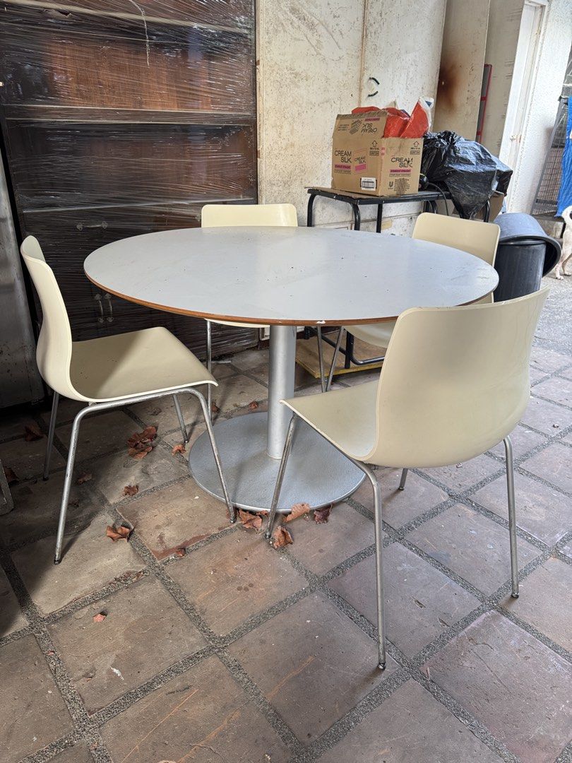 Round Dining Table With Four Cream Chairs (Category: Tables & Sets) located in Paranaque City. Submitted by _heysoftie (Listing ID 1470814300, Image 2). Description: just dirty, needs wiping. heavy duty!.