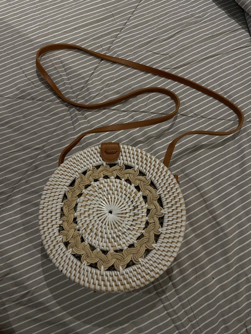 Round rattan / Wicker sling bag (Category: Beach Bags) located in Las Pinas. Submitted by francesaly (Listing ID 1470777044, Image 1). Description: .