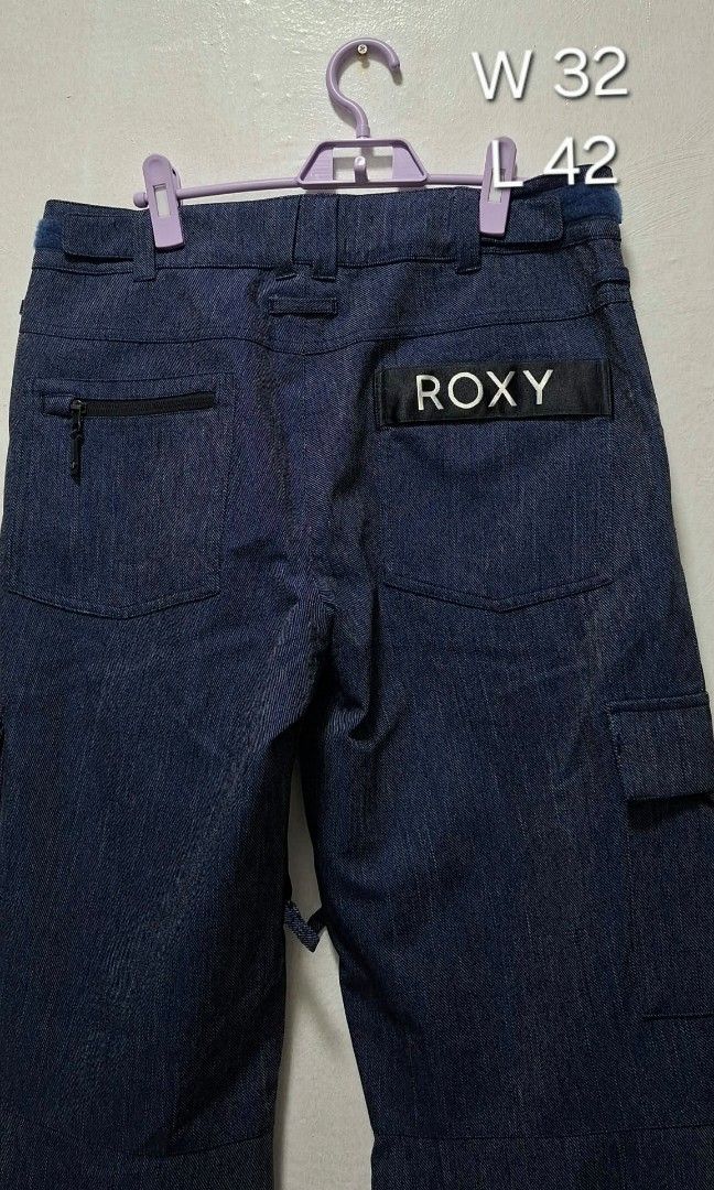 Roxy Cargo Snow Pants (Category: Activewear) located in Taguig. Submitted by benthrift010 (Listing ID 1470755436, Image 2). Description: Excellent Condition.
