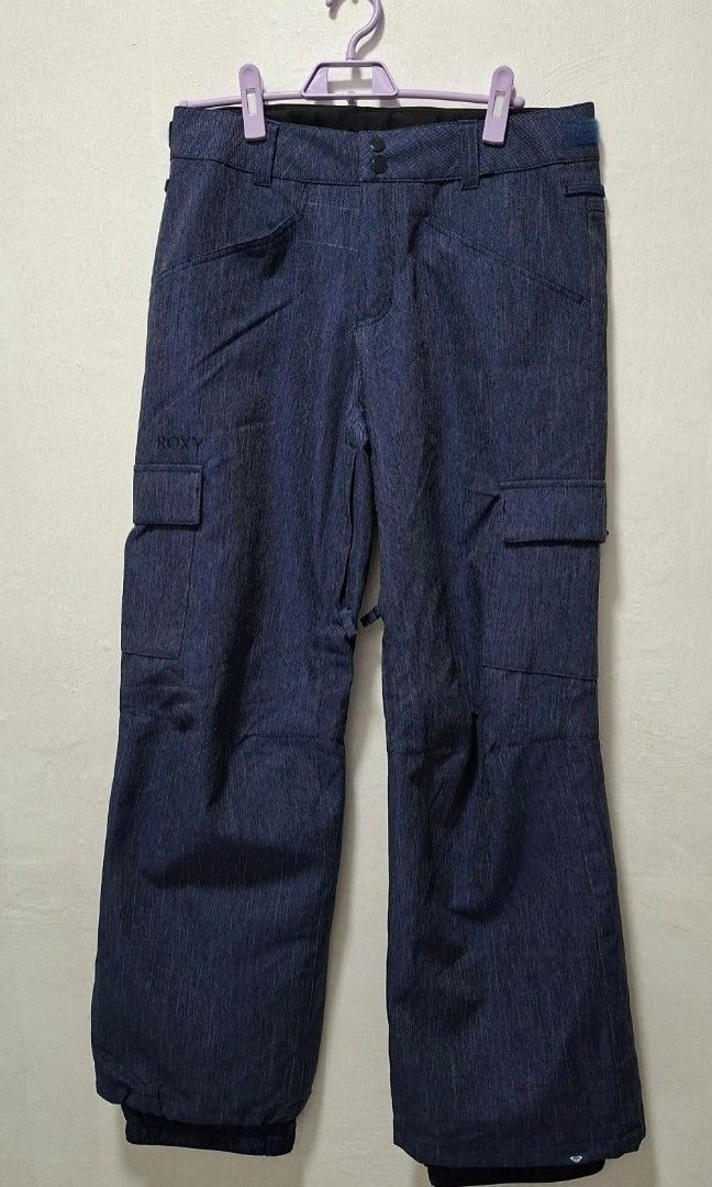 Roxy Cargo Snow Pants (Category: Activewear) located in Taguig. Submitted by benthrift010 (Listing ID 1470755436, Image 1). Description: Excellent Condition.