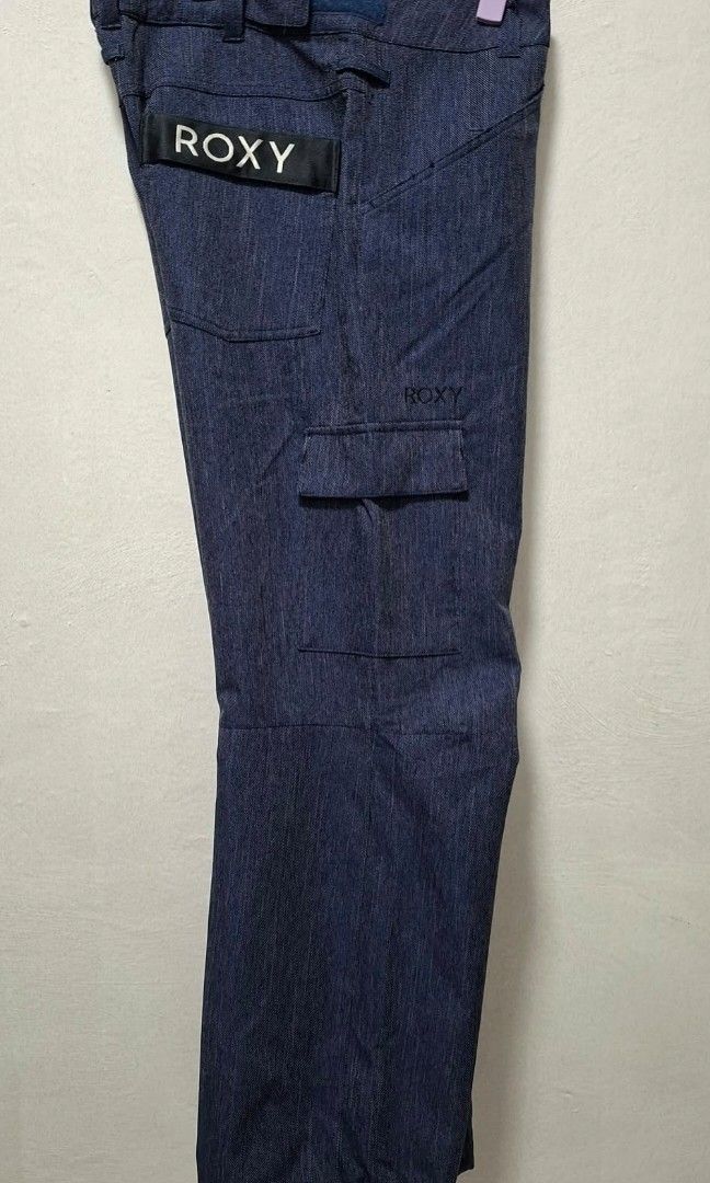 Roxy Cargo Snow Pants (Category: Activewear) located in Taguig. Submitted by benthrift010 (Listing ID 1470755436, Image 3). Description: Excellent Condition.