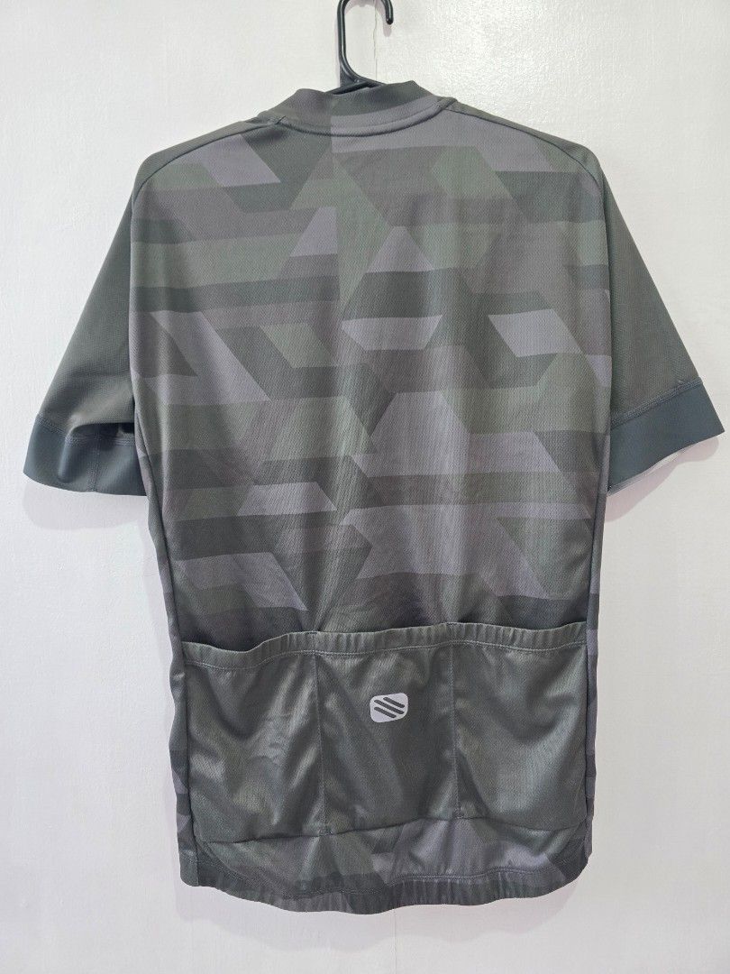 Rudy project cycling jersey (Category: Activewear) located in Abuyog. Submitted by rmrtabs (Listing ID 1470878230, Image 3). Description: Rudy project cycling jersey Size large Color may vary due to lighting. Item is in Abuyog and Tacloban. Shipping is available via j&t. Note: All jerseys are pre-owned. Please expect normal signs of use and minor wear. Any significant flaws or issues will be clearly stated in the item's description. Thank you for