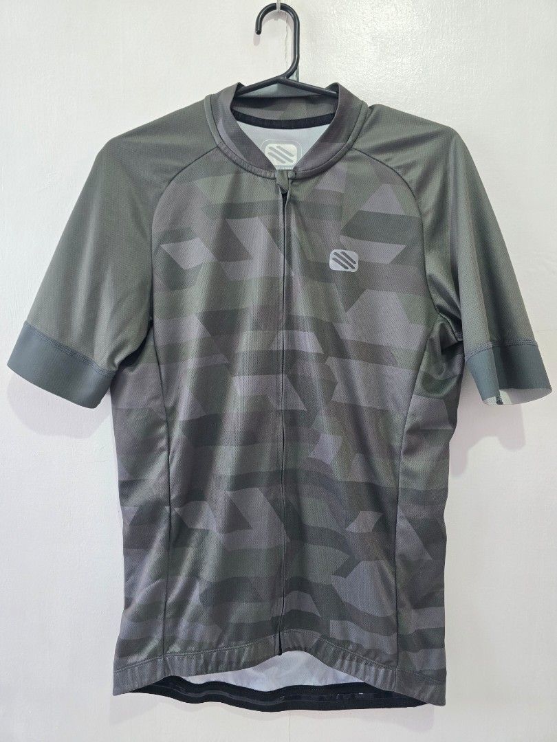 Rudy project cycling jersey (Category: Activewear) located in Abuyog. Submitted by rmrtabs (Listing ID 1470878230, Image 1). Description: Rudy project cycling jersey Size large Color may vary due to lighting. Item is in Abuyog and Tacloban. Shipping is available via j&t. Note: All jerseys are pre-owned. Please expect normal signs of use and minor wear. Any significant flaws or issues will be clearly stated in the item's description. Thank you for