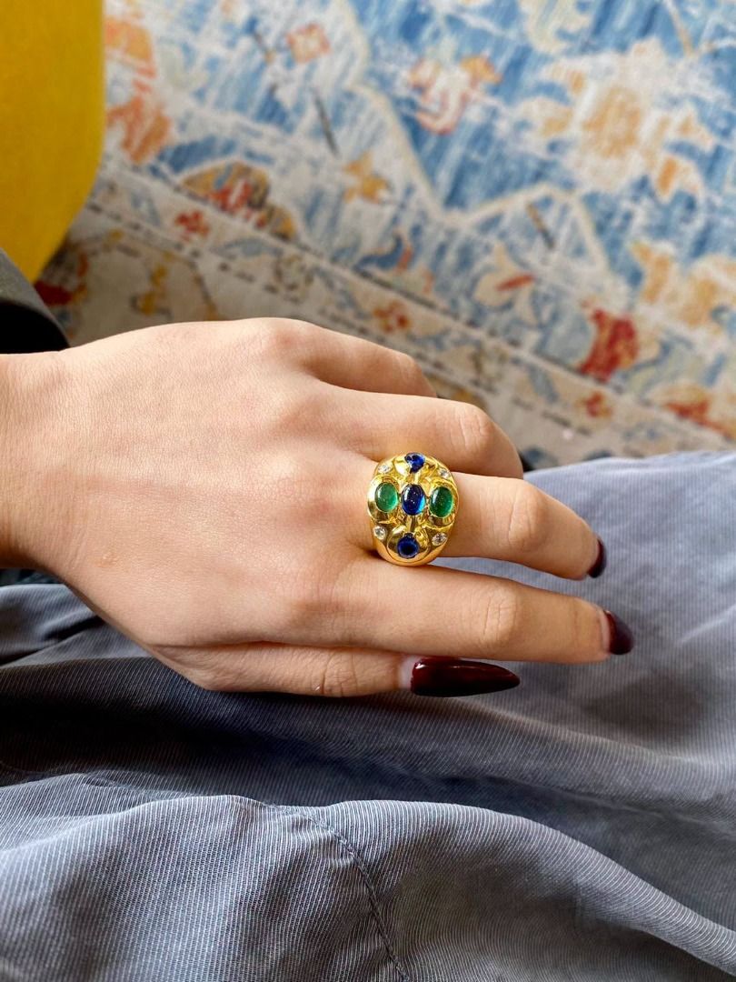 S6 VINTAGE MULTIGEM SILVER PLATED IN GOLD RING (Category: Rings) located in Baguio. Submitted by asna_taku (Listing ID 1470819085, Image 1). Description: 💚💙✨ VINTAGE MULTIGEM SILVER PLATED IN GOLD RING ✨💍 A stunning vintage statement piece that beautifully combines elegance and vibrant colors! 💎 Featuring an eye-catching arrangement of rich emerald-green and deep sapphire-blue gemstones, accented with delicate sparkling stones. Its bold oval 