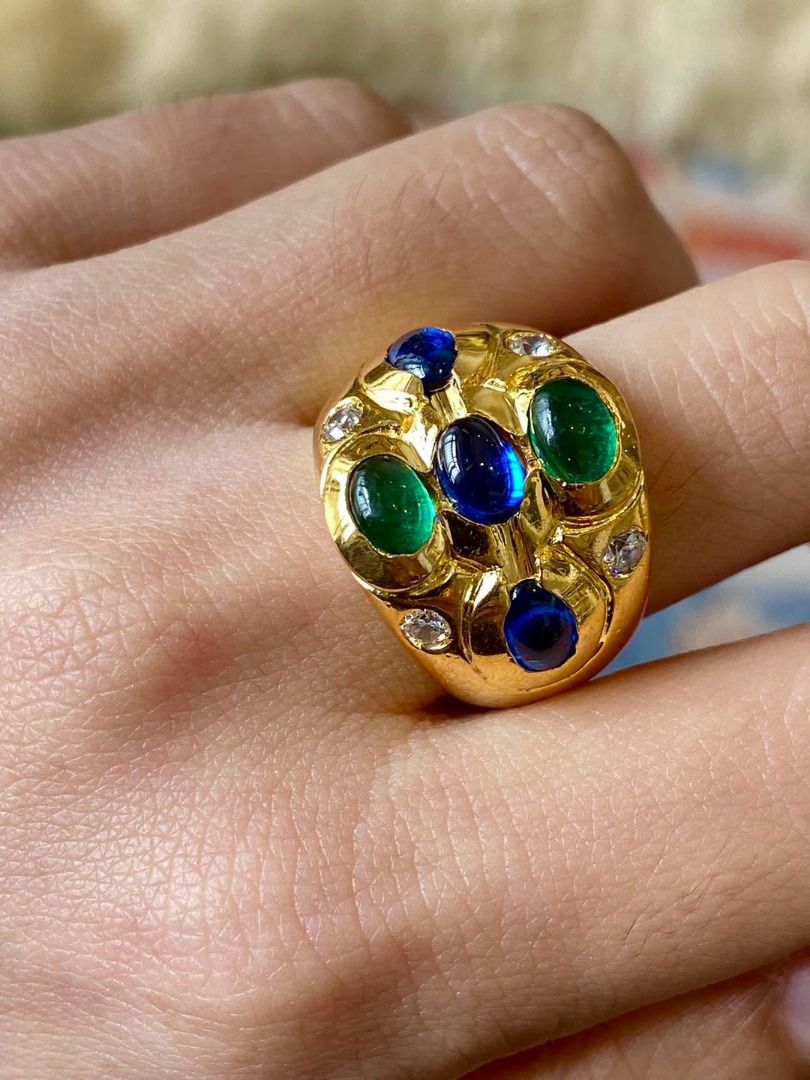 S6 VINTAGE MULTIGEM SILVER PLATED IN GOLD RING (Category: Rings) located in Baguio. Submitted by asna_taku (Listing ID 1470819085, Image 3). Description: 💚💙✨ VINTAGE MULTIGEM SILVER PLATED IN GOLD RING ✨💍 A stunning vintage statement piece that beautifully combines elegance and vibrant colors! 💎 Featuring an eye-catching arrangement of rich emerald-green and deep sapphire-blue gemstones, accented with delicate sparkling stones. Its bold oval 
