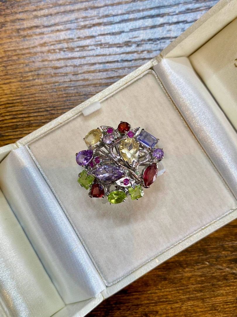 S8.5 VINTAGE CHUNKY MULTIGEM SILVER RING (Category: Rings) located in Baguio. Submitted by asna_taku (Listing ID 1470820998, Image 1). Description: 🌈💎 VINTAGE CHUNKY MULTIGEM SILVER RING 💎✨ A magnificent explosion of colors and timeless vintage elegance! 💖 This breathtaking statement ring features a gorgeous arrangement of vibrant multicolored gemstones in dazzling shades of purple, ruby red, lime green, and golden yellow. Beautifully set in 