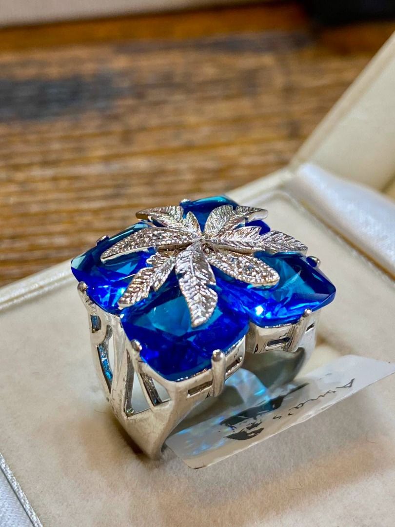 S9 VINTAGE BLUE GEM SILVER RING (Category: Rings) located in Baguio. Submitted by asna_taku (Listing ID 1470820387, Image 2). Description: 💙✨ VINTAGE BLUE GEM SILVER RING ✨💎 A breathtaking statement piece featuring dazzling, deep ocean-blue gemstones beautifully arranged in a bold, luxurious design! 💍💙 Adorned with an intricately detailed silver leaf motif at the center, accented with shimmering stones, this extraordinary vintage ring showcas