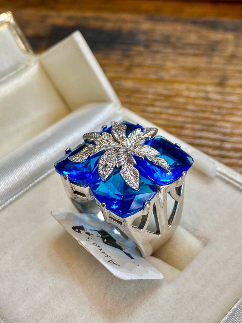 S9 VINTAGE BLUE GEM SILVER RING (Category: Rings) located in Baguio. Submitted by asna_taku (Listing ID 1470820387, Image 3). Description: 💙✨ VINTAGE BLUE GEM SILVER RING ✨💎 A breathtaking statement piece featuring dazzling, deep ocean-blue gemstones beautifully arranged in a bold, luxurious design! 💍💙 Adorned with an intricately detailed silver leaf motif at the center, accented with shimmering stones, this extraordinary vintage ring showcas