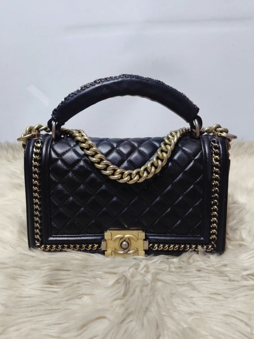 Sale! CHANEL (Category: Shoulder Bags) located in Cabuyao City. Submitted by your____lux____shop (Listing ID 1470758354, Image 1). Description: Sale❗️Sale❗️Sale❗️ ₱ 2,299 CHANEL Preloved Black Medium Pure genuine leather 📌BAWAL SA MASELAN slightly faded hardwares 📌First to pay!.