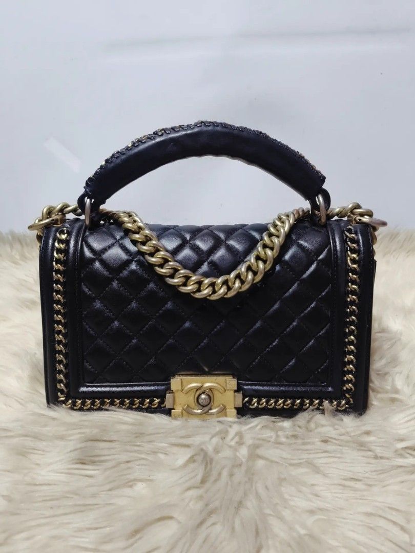 Sale! CHANEL (Category: Shoulder Bags) located in Cabuyao City. Submitted by secondhand.shop.ph (Listing ID 1470809497, Image 1). Description: Sale❗️Sale❗️Sale❗️ ₱ 2,299 CHANEL Preloved Black Medium Pure genuine leather 📌BAWAL SA MASELAN slightly faded hardwares 📌First to pay!.