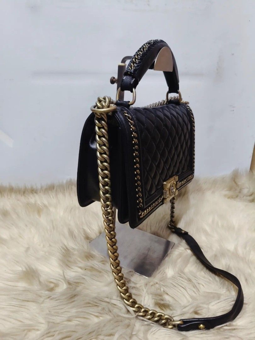 Sale! CHANEL (Category: Shoulder Bags) located in Cabuyao City. Submitted by secondhand.shop.ph (Listing ID 1470809497, Image 3). Description: Sale❗️Sale❗️Sale❗️ ₱ 2,299 CHANEL Preloved Black Medium Pure genuine leather 📌BAWAL SA MASELAN slightly faded hardwares 📌First to pay!.