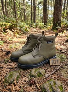 (Category: ) located in . Submitted by rjtbootshop2600 (Listing ID 1470757015, Image 1). Description: .