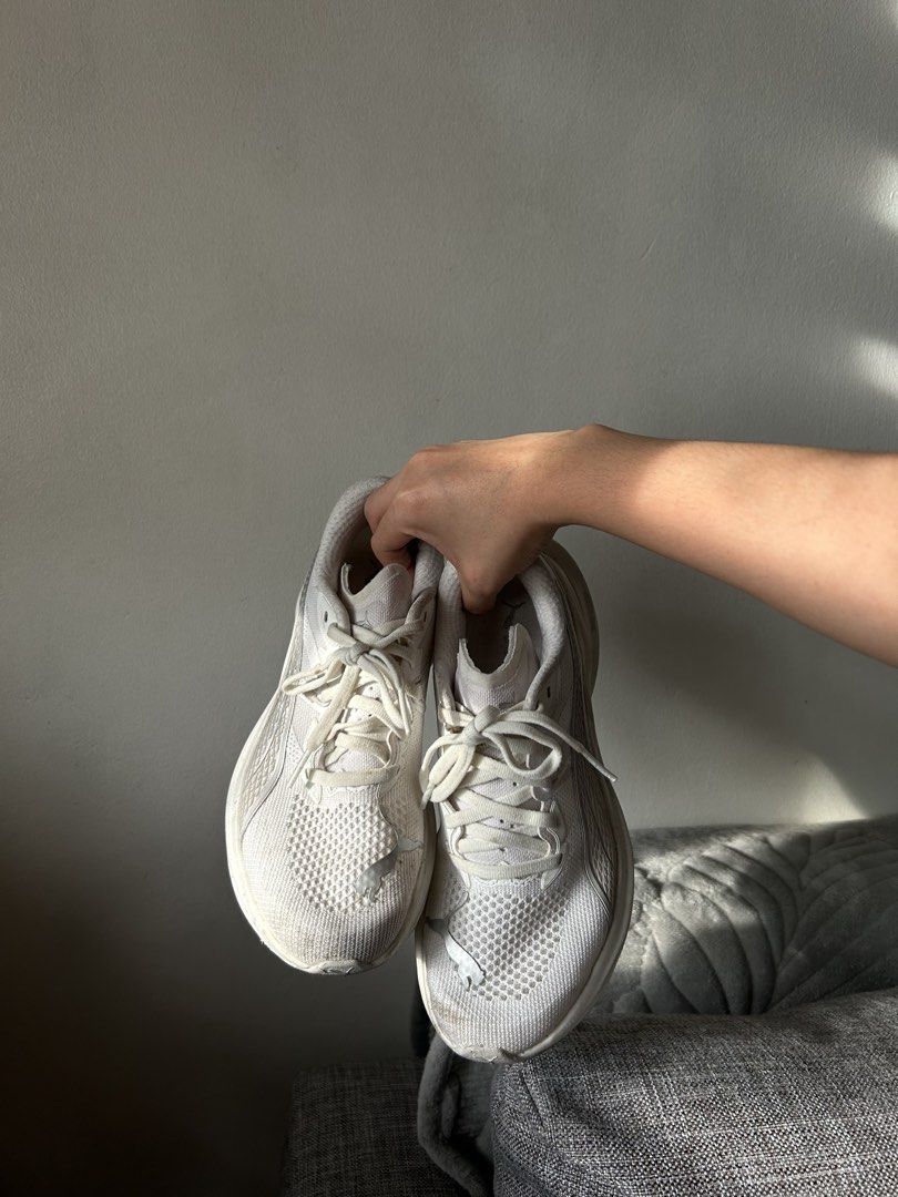 ❗️SALE puma deviate nitro 3 (for hyrox) (Category: Sneakers) located in Manila. Submitted by rosedumplings (Listing ID 1470816692, Image 2). Description: - Brand/Model: white puma deviate nitro 3 (running and hyrox shoes) - Original Price: bought at Php5,500 - Key Features: Breathable mesh upper, white laces, thick textured soles, and Pwgrate rubber grip technology - Size: UK 3.5, EUR 36, US Women's 6, CM 22.5 - Condition: Moderate wear on tread 