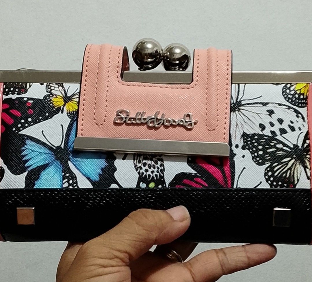 Sally Young Wallet (Category: Wallets & Card holders) located in Tarlac. Submitted by faithfulfinds (Listing ID 1470867846, Image 1). Description: Sally Young Butterfly Wallet/Clutch Good as brandnew With multiple cardholders and kisslock. Perfect sa mga dalaga niyo..