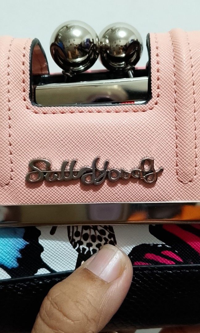 Sally Young Wallet (Category: Wallets & Card holders) located in Tarlac. Submitted by faithfulfinds (Listing ID 1470867846, Image 3). Description: Sally Young Butterfly Wallet/Clutch Good as brandnew With multiple cardholders and kisslock. Perfect sa mga dalaga niyo..