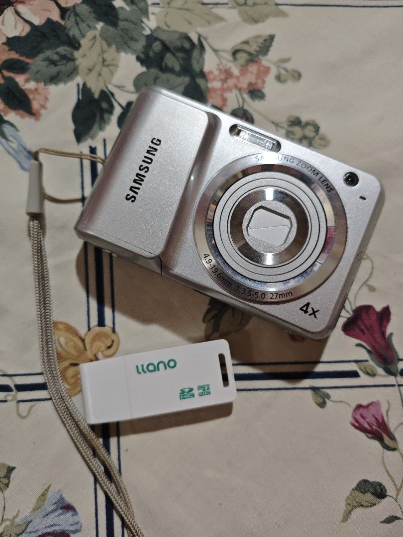 Samsung ES25 Digital Camera (Category: Cameras) located in Manila. Submitted by happilovelybee (Listing ID 1470771133, Image 1). Description: Selling my Samsung ES25 digital camera since I rarely use it anymore. • Working fine • Has a few paint chips from use • Battery-operated • Includes memory card and USB card reader Shipping only. Message me if interested! 😊.