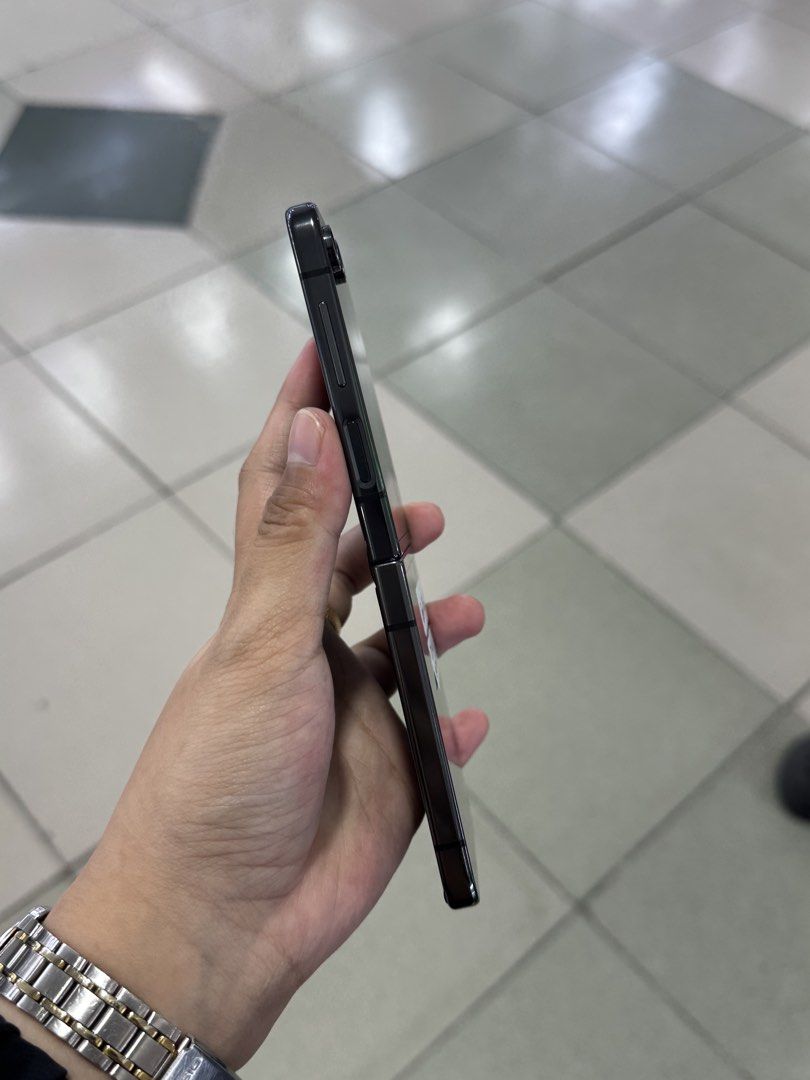 SAMSUNG FLIP 5 8/512GB OPENLINE NO ISSUE (Category: Samsung) located in San Juan City. Submitted by ainahgadgetsshop (Listing ID 1470905093, Image 2). Description: SAMSUNG Z FLIP 5 8/512GB OPENLINE OCTOBER 2026 STALL #: XB-07 FOR SALE | TRADE / SWAP PASS SA MGA SCAMMERS / THIRD PARTY (RFS: Buy and Sell) ⬇️DETAILS: •8/512 GB (Other storage is also available) •Black (Other color is also available but price may vary) •95% Smooth •Truetone Working •N