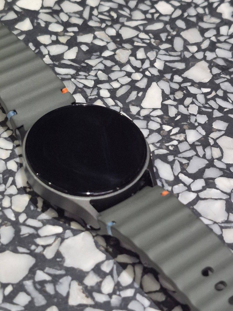 Samsung Galaxy Watch7 (Category: Wearables & Smart Watches) located in Makati City. Submitted by monchbrioso (Listing ID 1470810849, Image 2). Description: - Brand: Samsung Galaxy Watch7 - 40mm LTE version - Android WearOS - Google Pay NFC Tap to pay - All day battery - small bezel scratch (top right) -screen no damage - comes with wireless charger and extra new blue strap.
