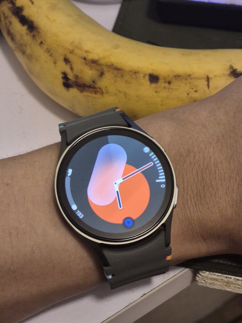 Samsung Galaxy Watch7 (Category: Wearables & Smart Watches) located in Makati City. Submitted by monchbrioso (Listing ID 1470810849, Image 3). Description: - Brand: Samsung Galaxy Watch7 - 40mm LTE version - Android WearOS - Google Pay NFC Tap to pay - All day battery - small bezel scratch (top right) -screen no damage - comes with wireless charger and extra new blue strap.
