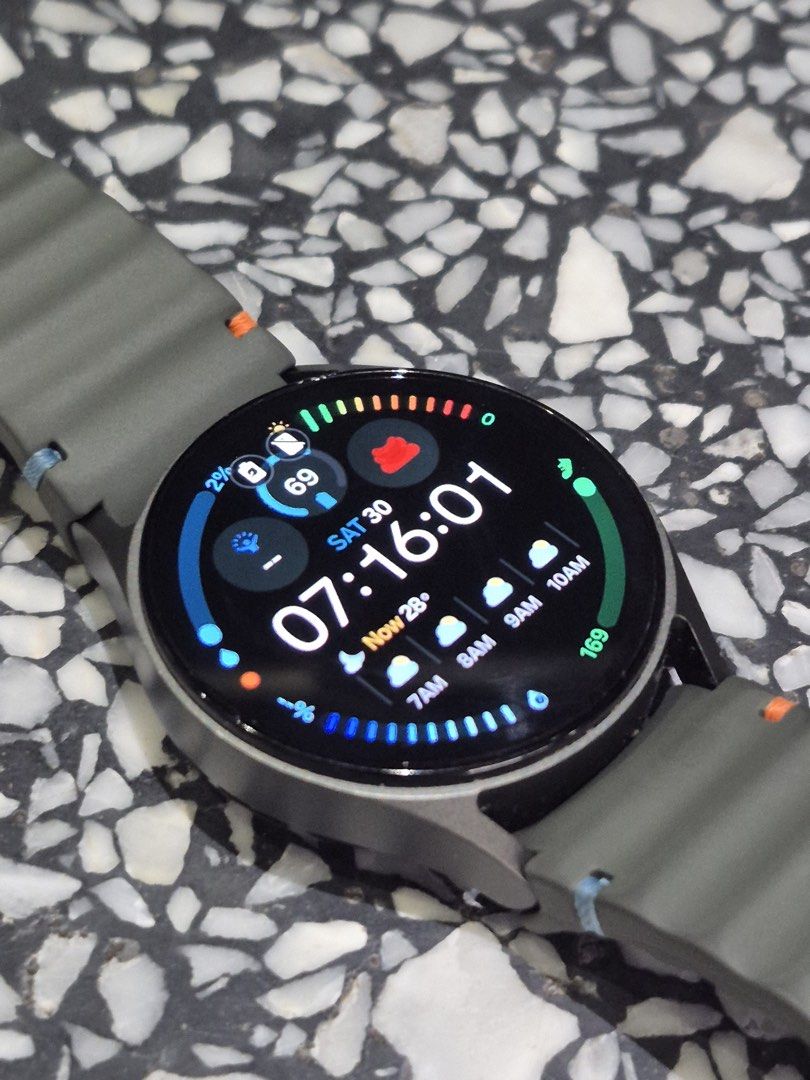 Samsung Galaxy Watch7 (Category: Wearables & Smart Watches) located in Makati City. Submitted by monchbrioso (Listing ID 1470810849, Image 1). Description: - Brand: Samsung Galaxy Watch7 - 40mm LTE version - Android WearOS - Google Pay NFC Tap to pay - All day battery - small bezel scratch (top right) -screen no damage - comes with wireless charger and extra new blue strap.