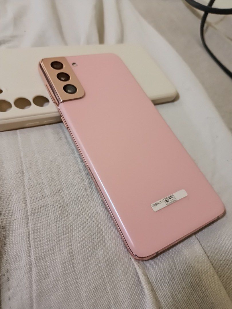 Samsung S21 Plus 5G (Category: Samsung) located in Quezon City. Submitted by xienluna069 (Listing ID 1470824176, Image 1). Description: - Model: Samsung S21 Plus 5G - Color: Elegant Pink - Storage: 256GB large capacity - 8GB Ram + 4GB Virtual Ram - Certification: NTC approved - Condition: Excellent, well-maintained - Includes: Protective phone case - Working Face ID and In Display Fingerprint - AMOLED DISPLAY 60/120hz Can do meet up and ship depe