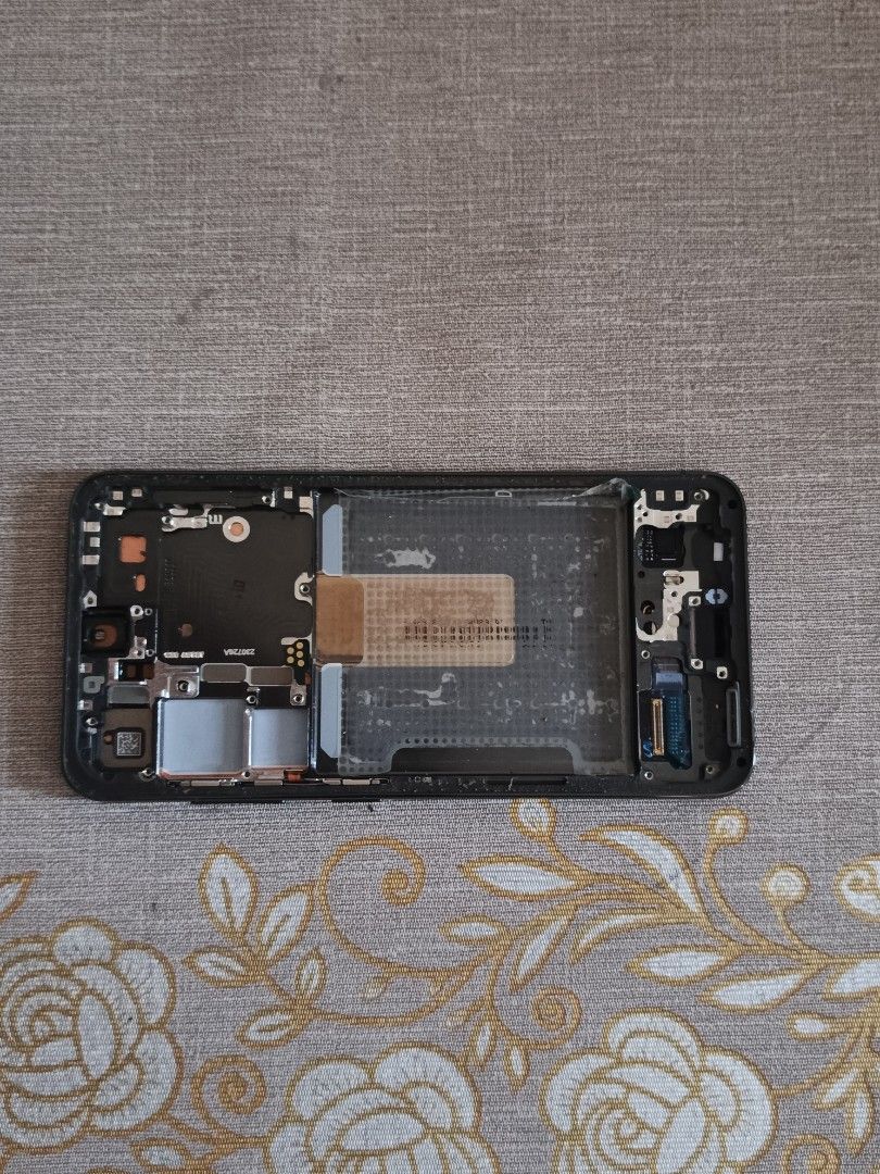 Samsung s23 original OLED and Frame, ISSUE: 2 lines (Category: Samsung) located in Manila. Submitted by oddwind.87d748 (Listing ID 1470829472, Image 1). Description: for shipping only or around Marinduque.
