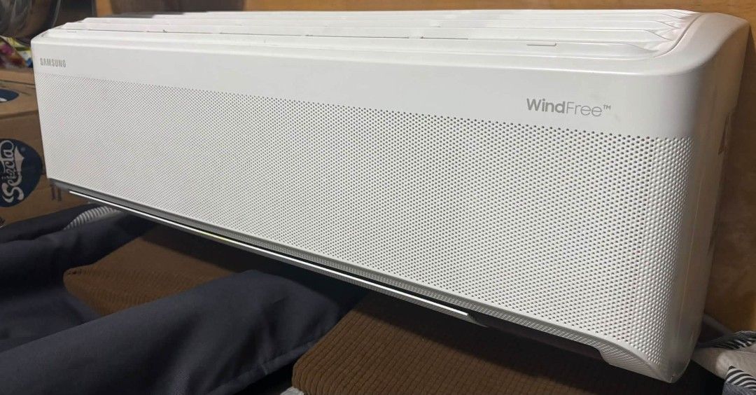 Samsung Split Type 1.5hp Aircon (Category: Engine and Aircon Parts and Accessories) located in Pasig City. Submitted by ela_zen15 (Listing ID 1470795725, Image 1). Description: Samsung Split Type Aircon 1.5p Issue: Hindi na lumalamig. Kayo na lang po magpagawa. At kayo na din po magpa dismantle or magpatanggal ng outdoor. Yung indoor nakatanggal na. Package: Indoor Outdoor Remote Control .