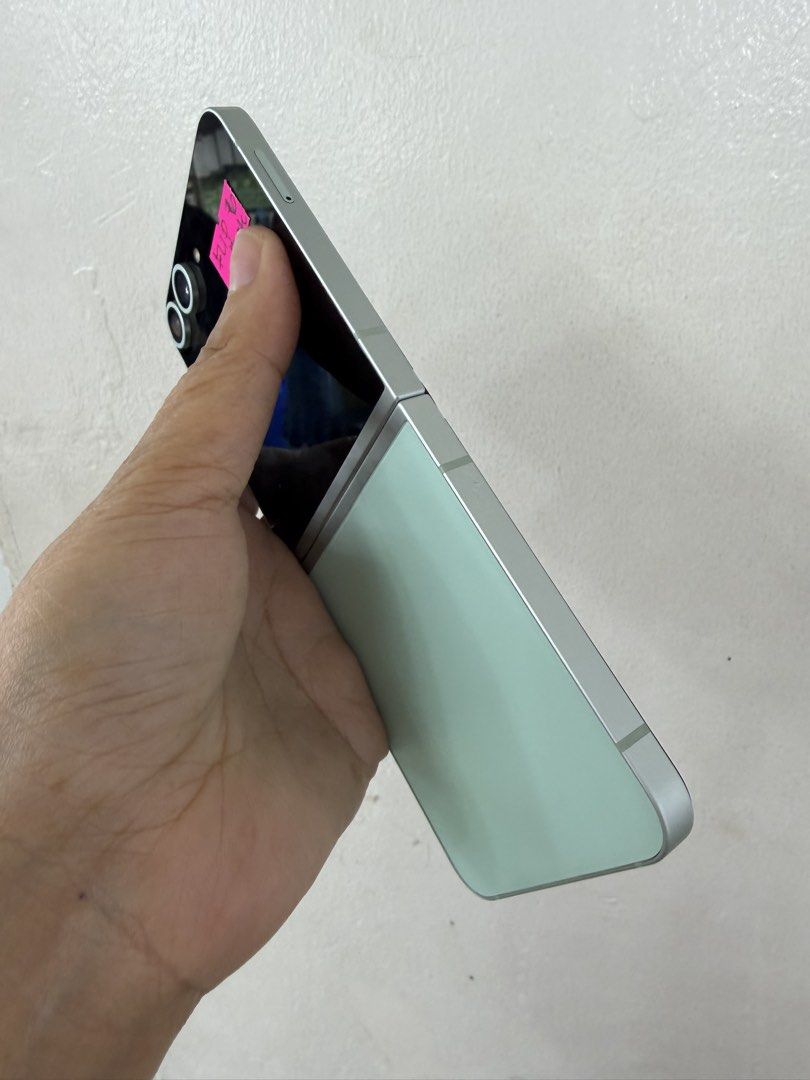 samsung zflip 6 512gb ntc (Category: Samsung) located in Marikina City. Submitted by alicedelarosa (Listing ID 1470751788, Image 2). Description: .